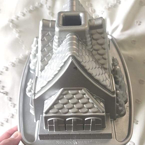 NordicWare Gingerbread House Cake Mold - Picture 4 of 5